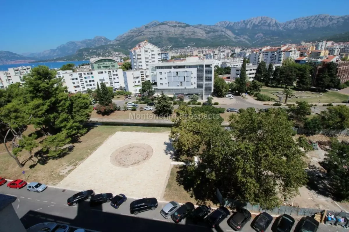 Prostran stan sa velikom terasom i odličnom lokacijom, Bar 10207 (3)