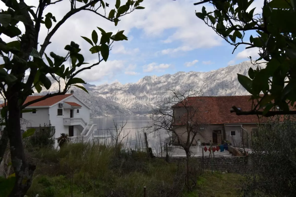Waterfront semidetached stone house with spacious garden 13039 19