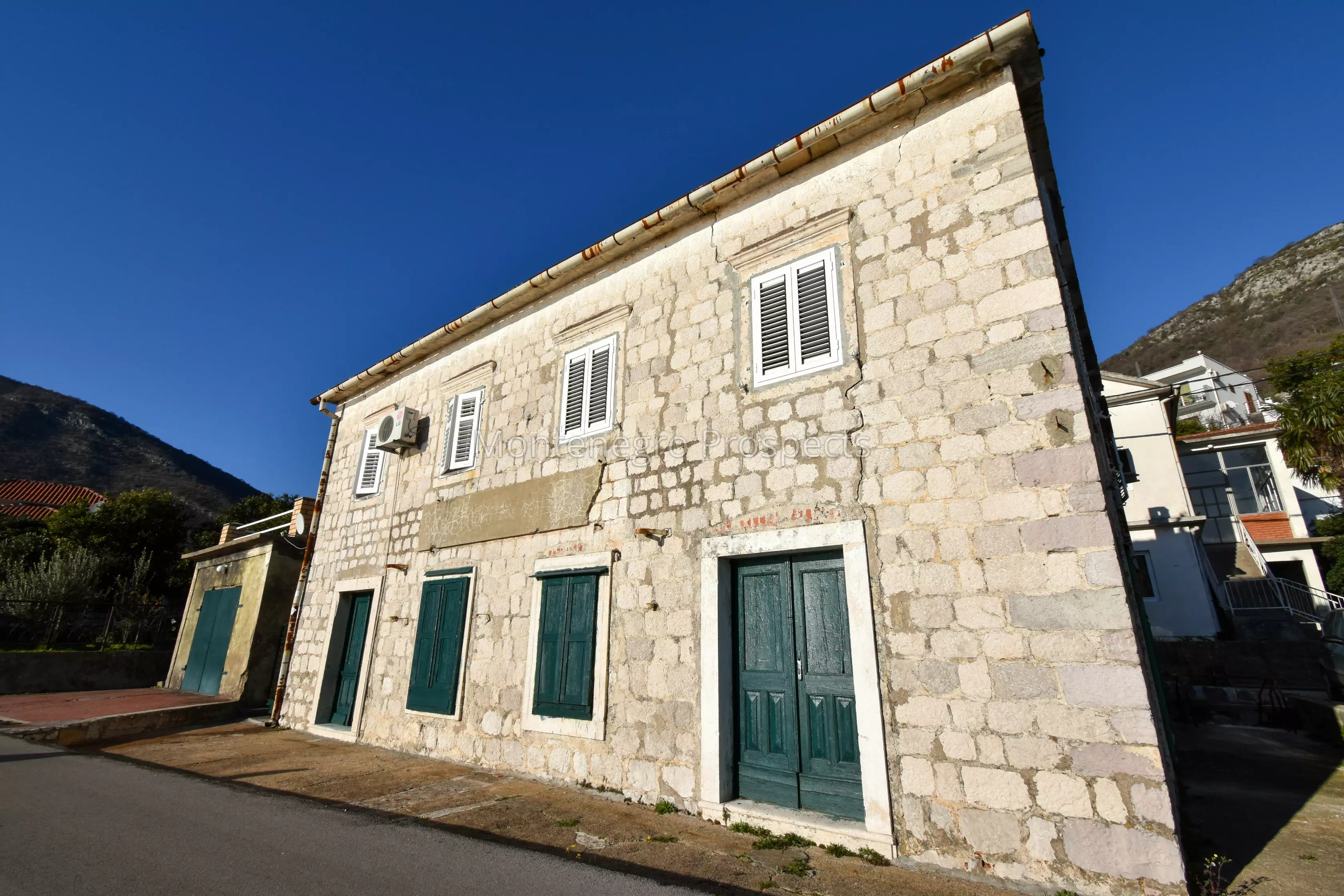 House for sale 13450 3