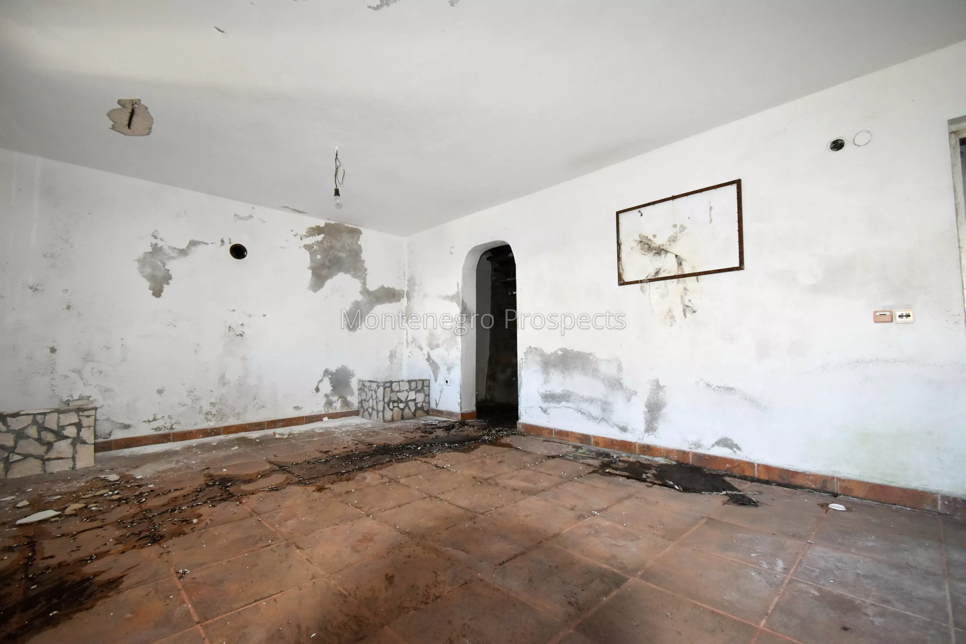 Unfinished house prcanj 13453 9