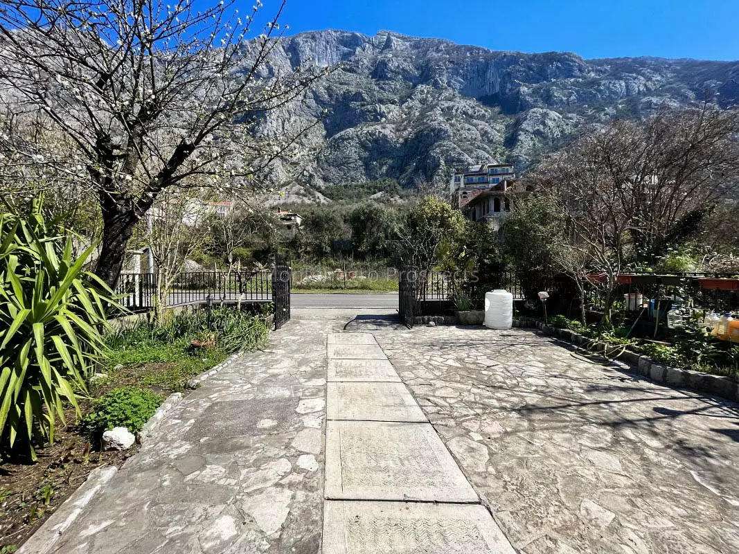 Two level house in dobrota 7000 4