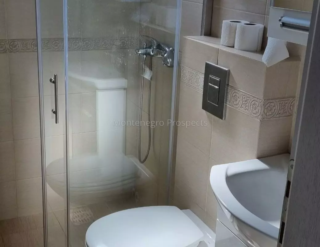 Kvartira s tremja spalnjami i vidom na more petrovac 12608 5 1038x800