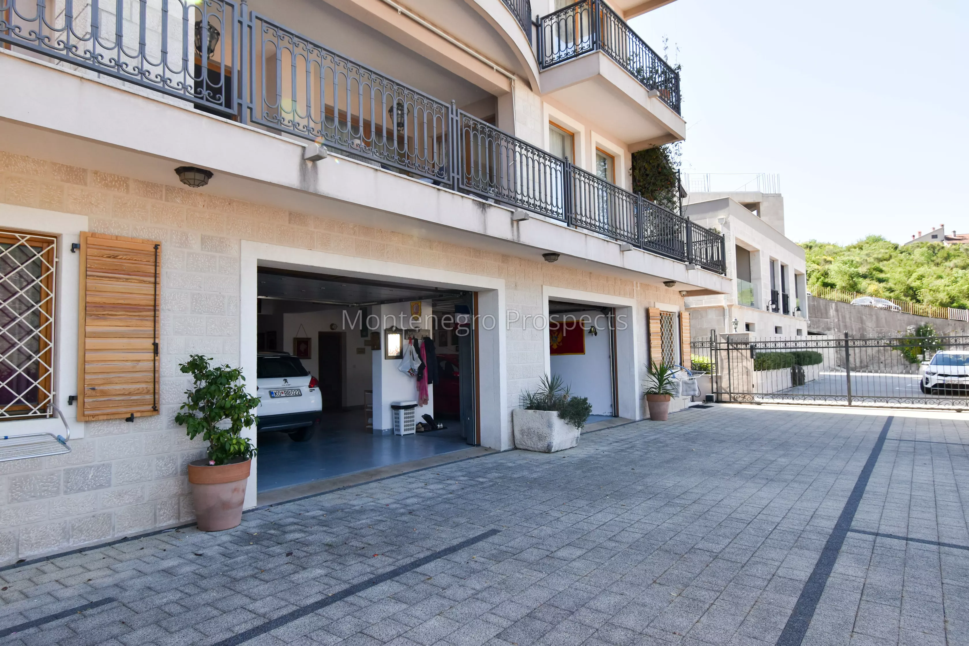 Apartments for sale 13770 23