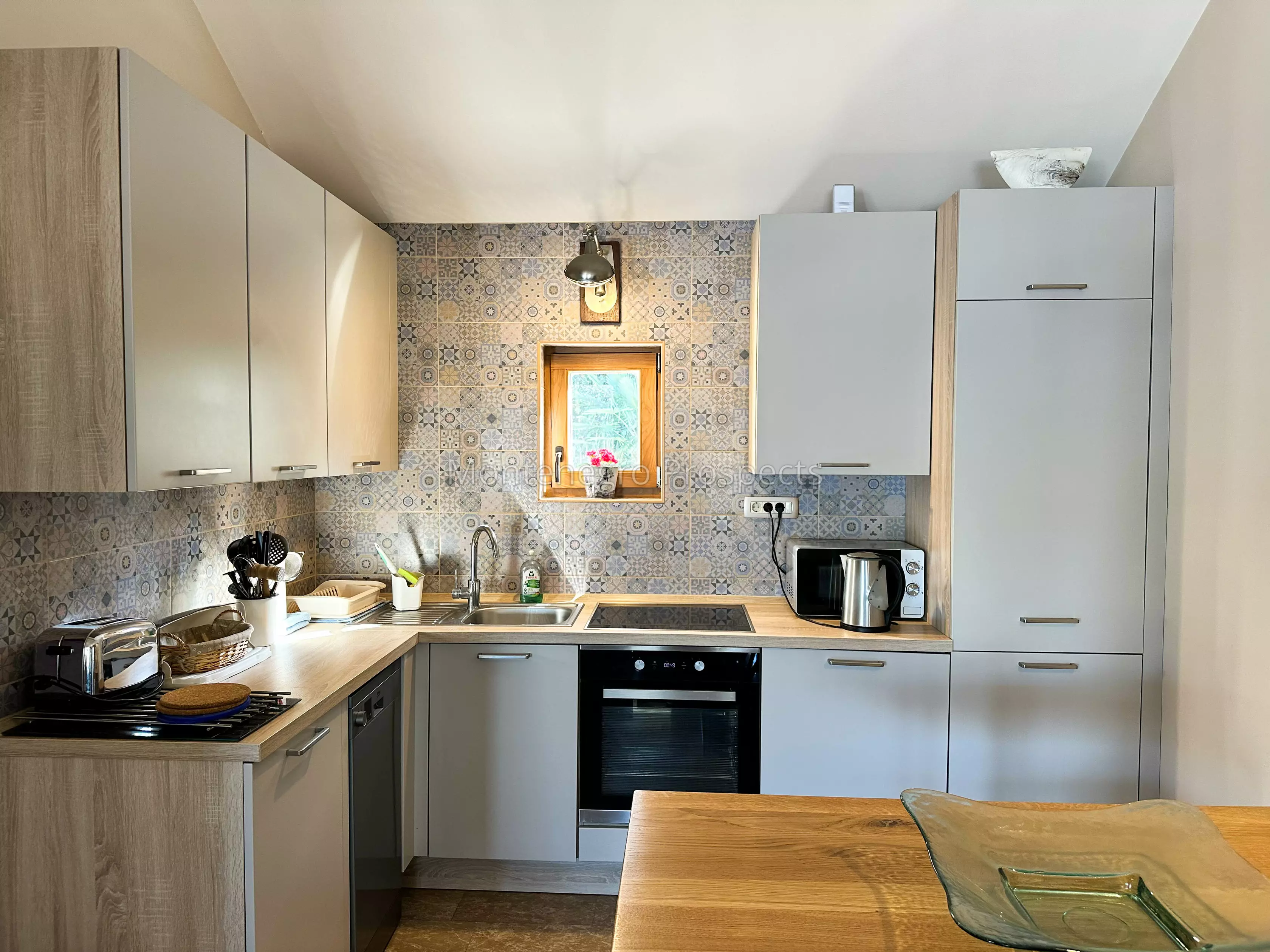 Apartments for sale 13770 44