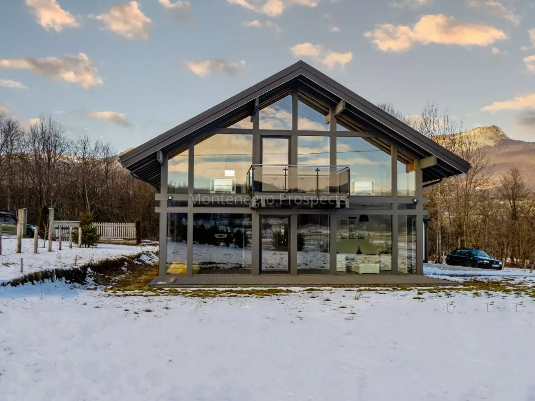 17126 kolasin kuca 12 1067x800