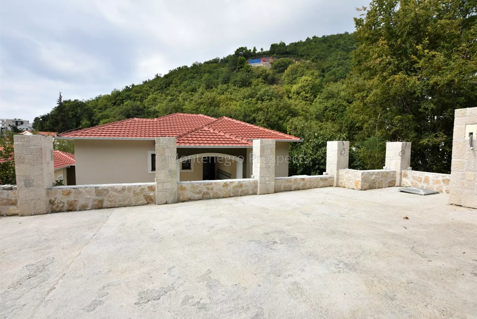 Villa v bechichi nedaleko ot magistrali 12199 5 1600x1068