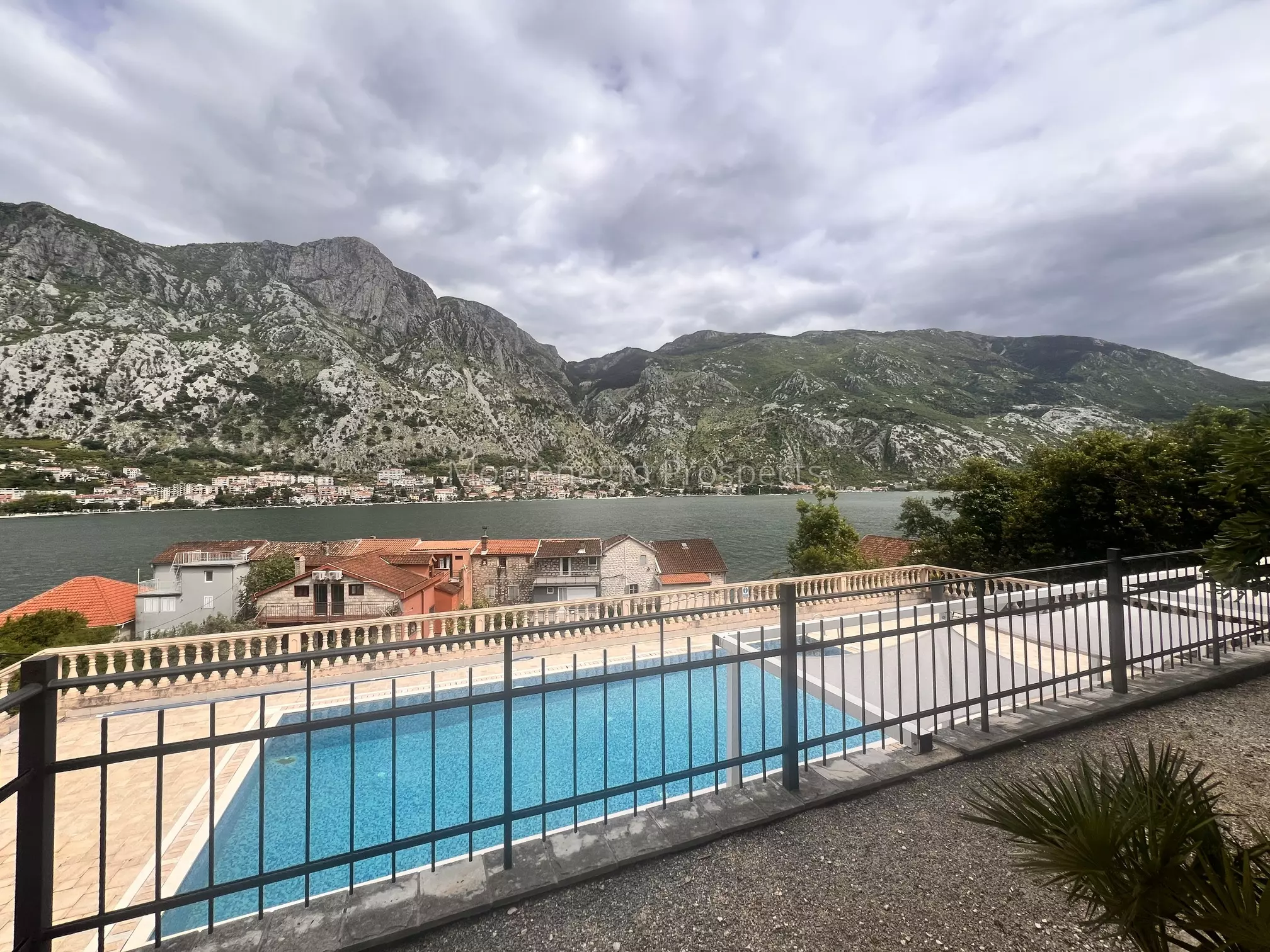 Two bedroom apartment with undisturbed sea views kotor bay 13800 7