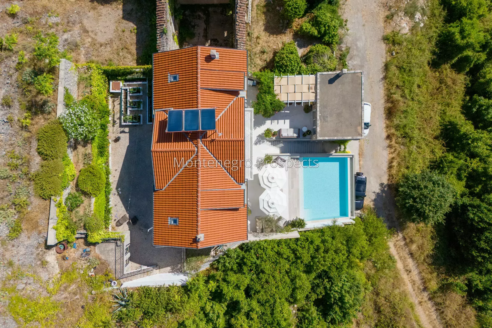 14168 lustica vila for sale 11.jpg