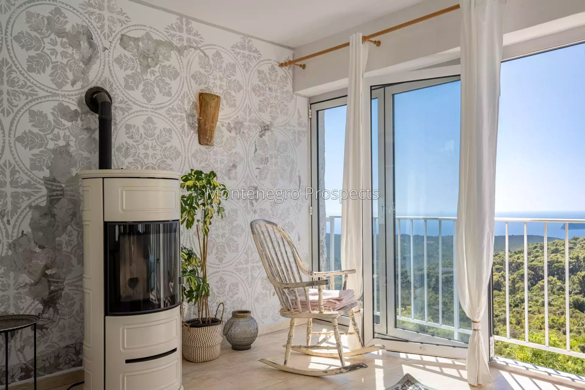 14168 lustica vila for sale 20.jpg