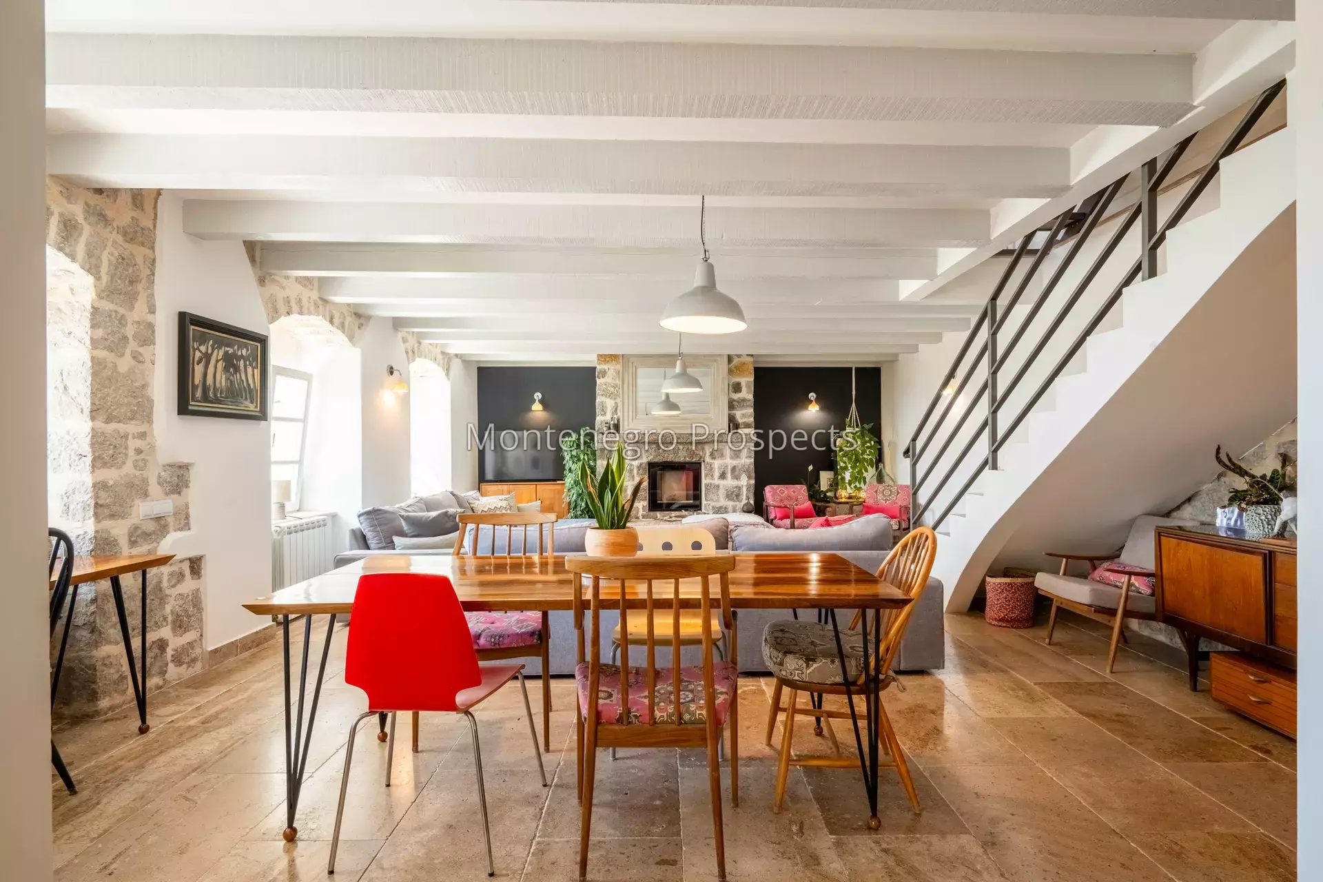 14168 lustica vila for sale 49.jpg