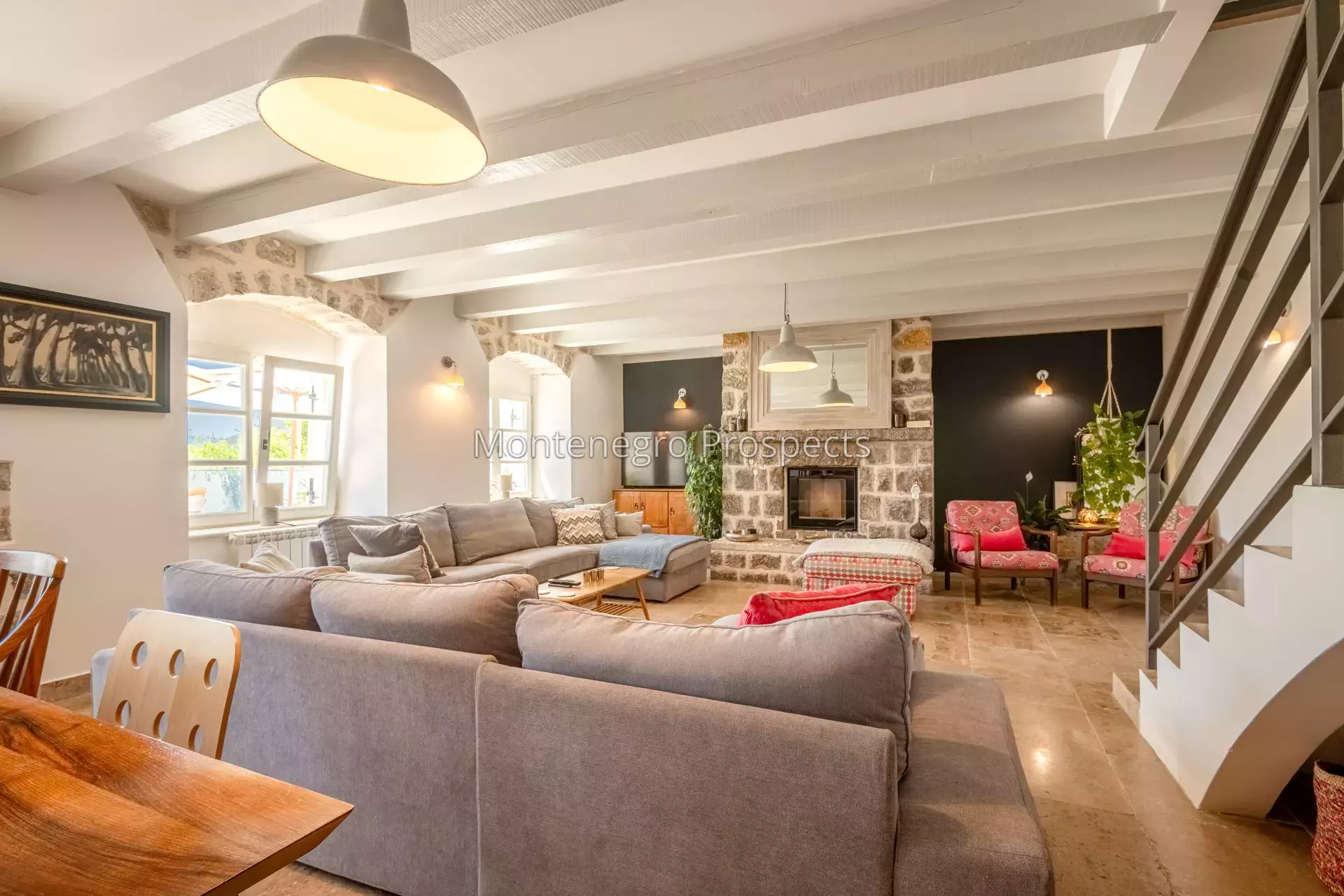 14168 lustica vila for sale 73.jpg