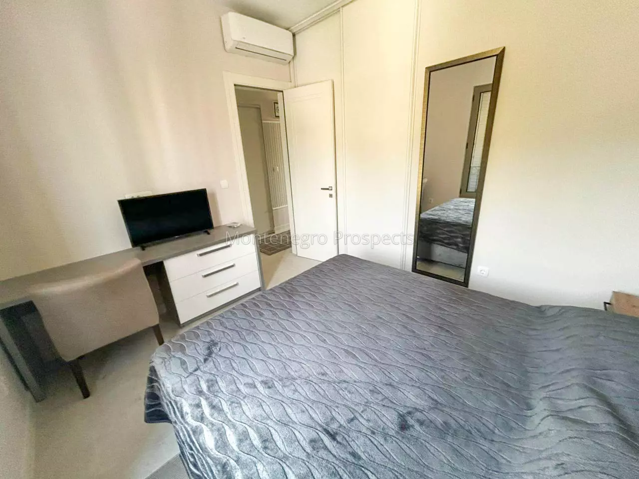 14186 apartment next to porto montenegro 13