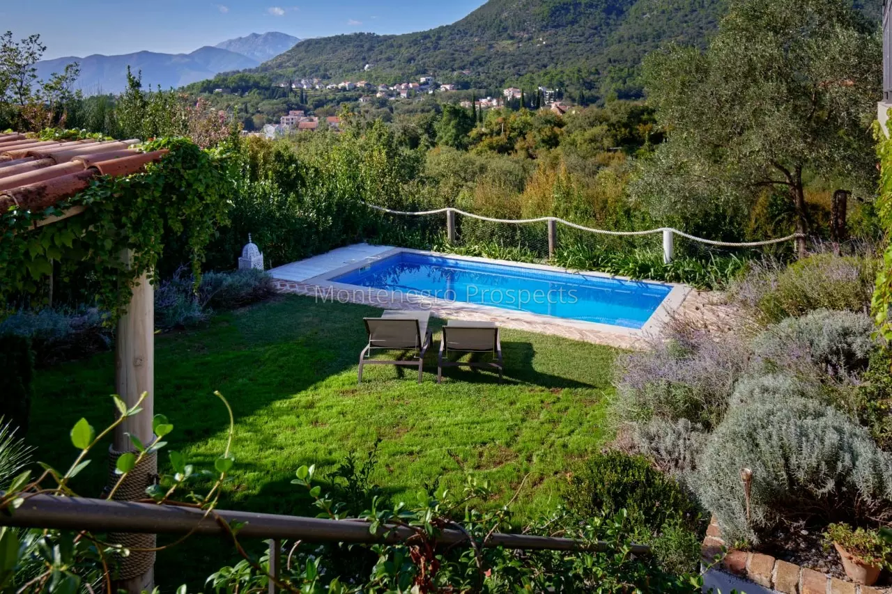 Two bedroom house with beautiful garden in kavac kotor bay 13849 12