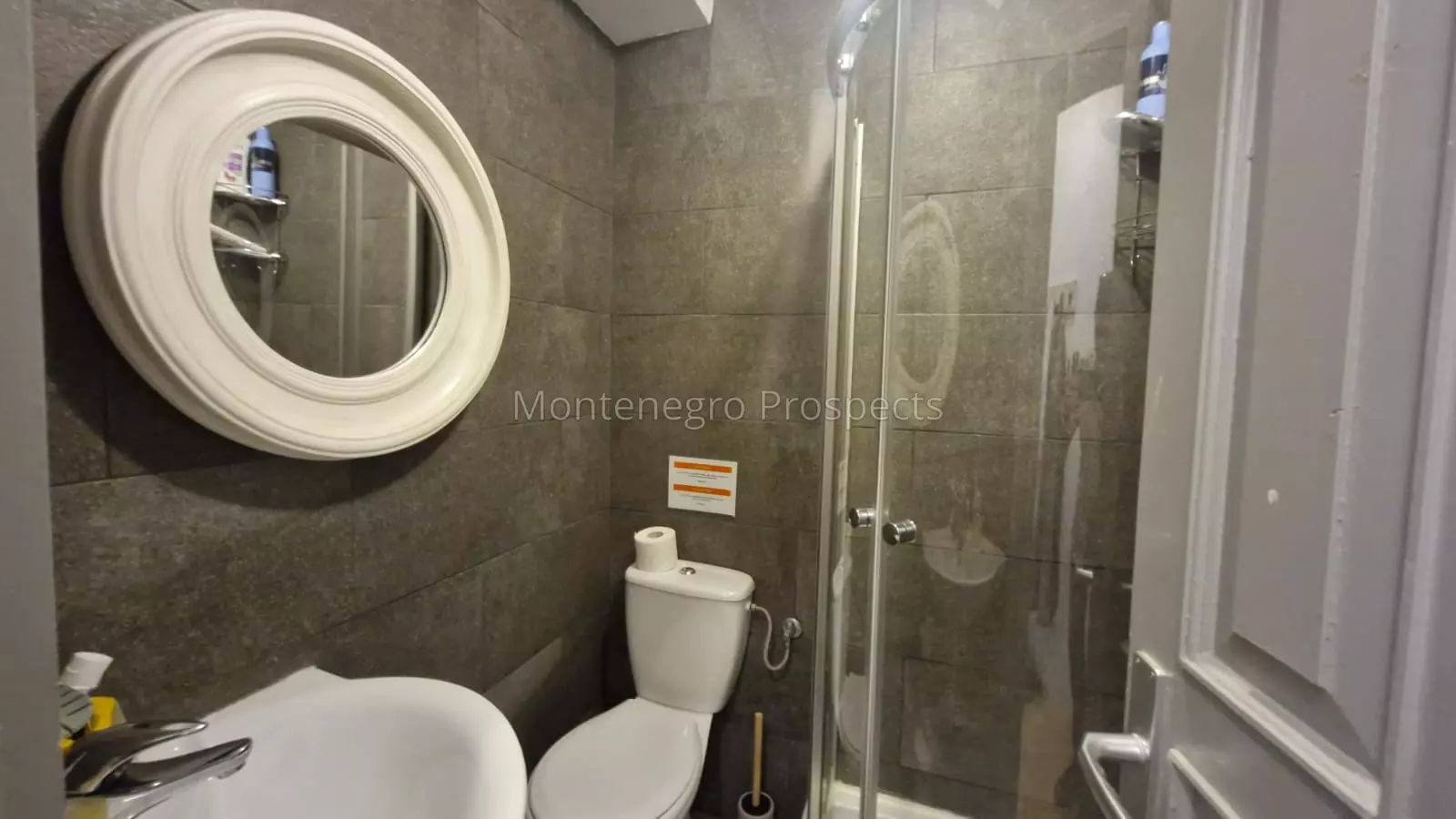 Two bedroom apartment for sale perast 8