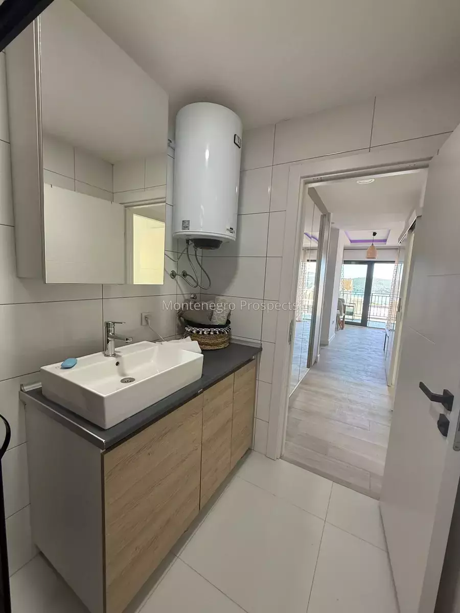 Modern three bedroom apartment with panoramic sea views tivat 13659 5.jpg 1