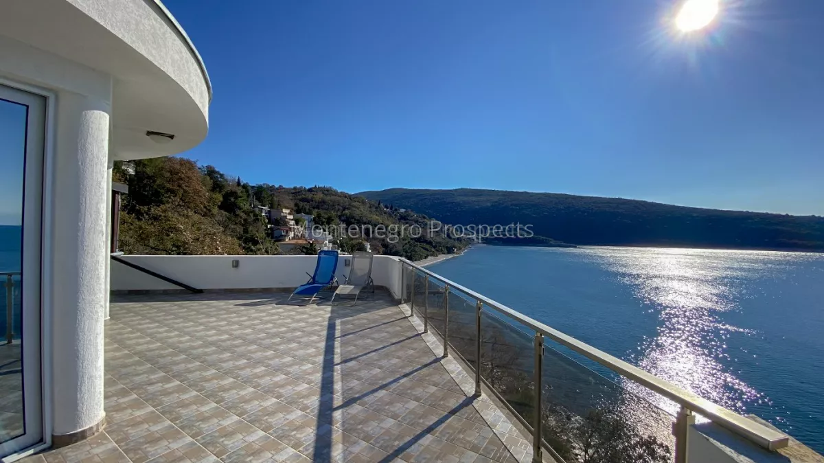 Villa na prodaju prva linija 10221 19