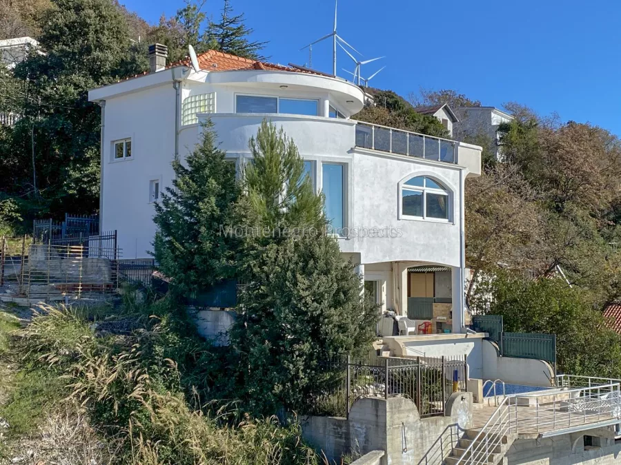 Villa na prodaju prva linija 10221 1