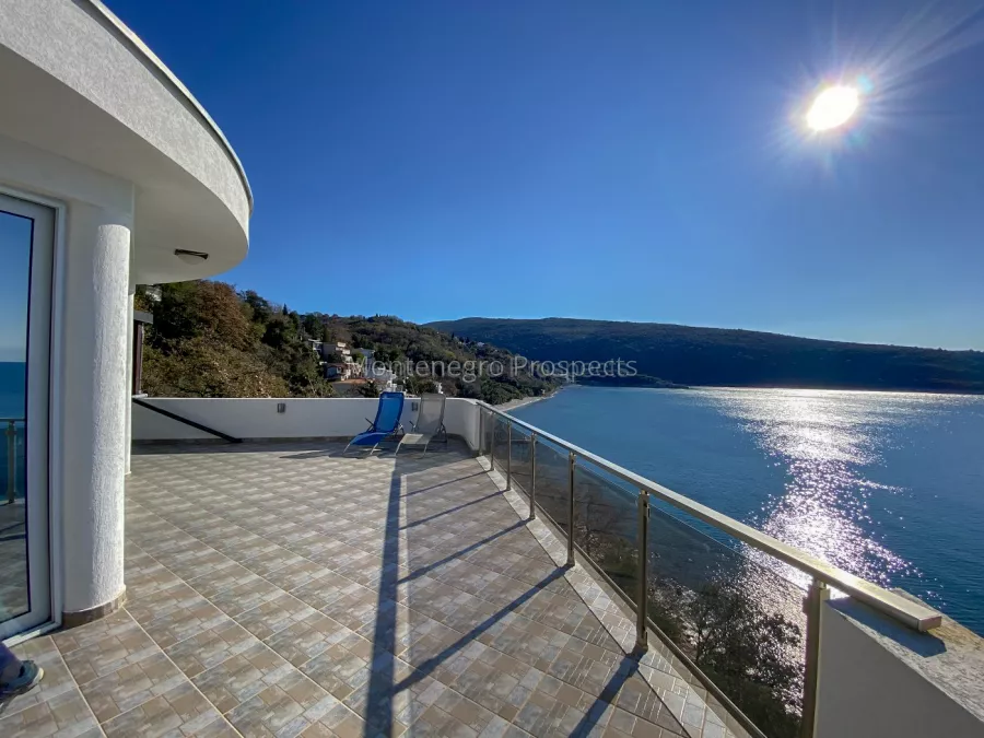 Villa na prodaju prva linija 10221 19