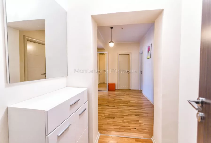 Sovremenaja prostornaja kvartira 12496 7 1183x800