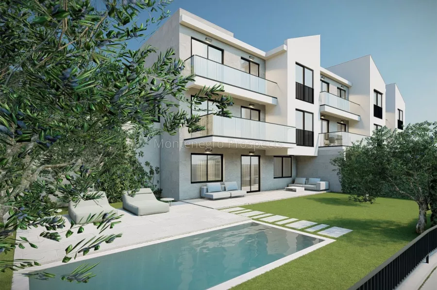 17   complex of townhouses with pools and parking 12577 4 1207x800