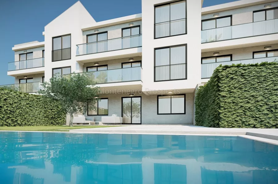 17   complex of townhouses with pools and parking 12577 8 1207x800