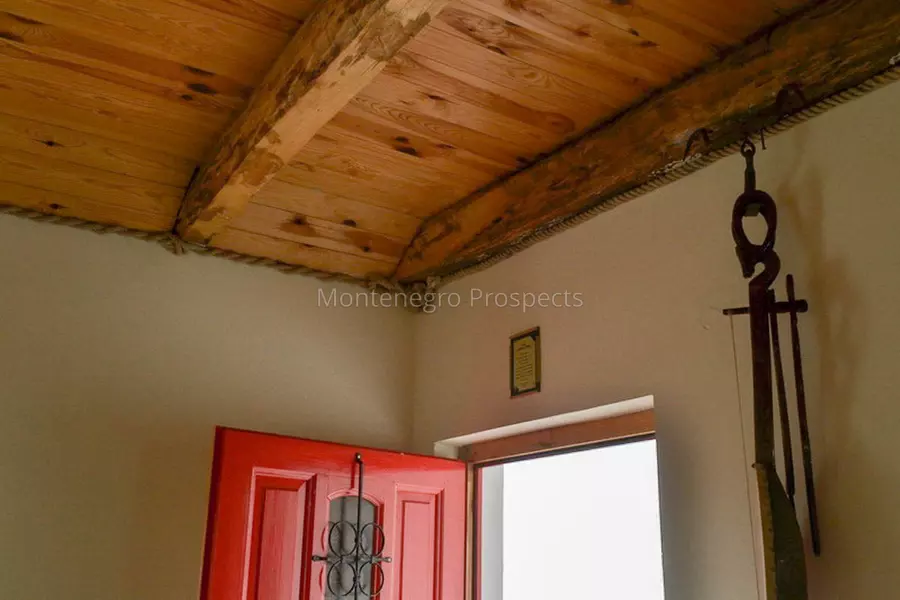 77021 kuca lovcen 2 1201x800
