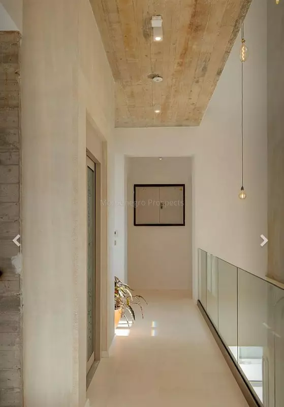 12697 vila lux 16 559x800