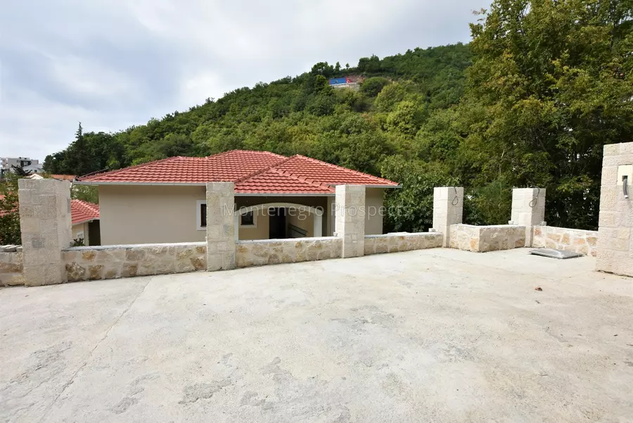 Villa v bechichi nedaleko ot magistrali 12199 5 1600x1068