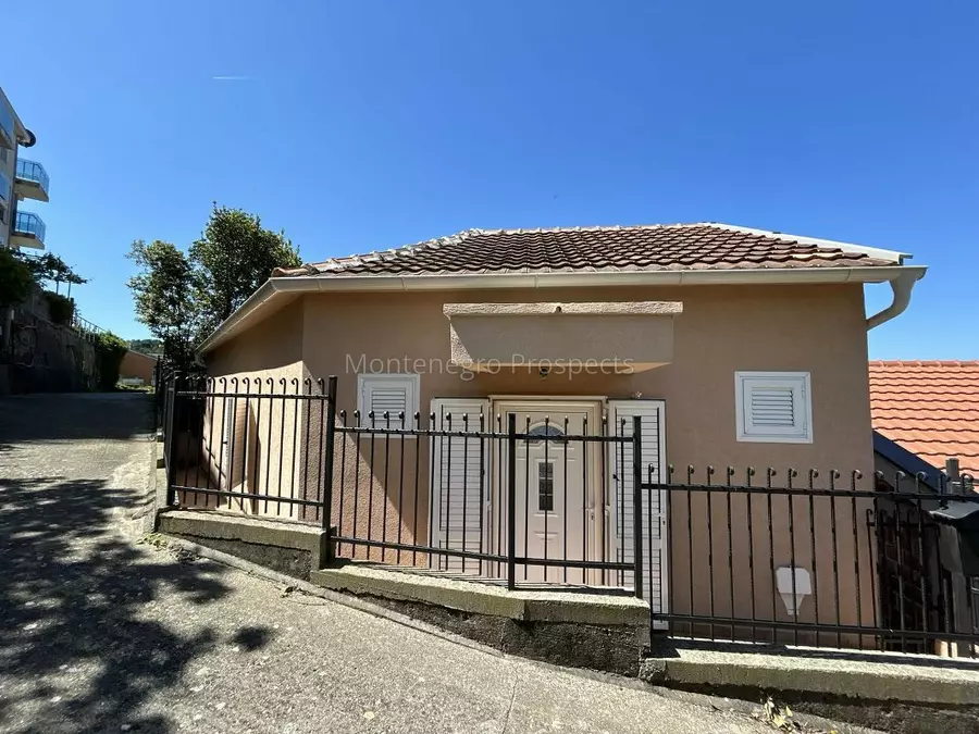1793 4 1067x800