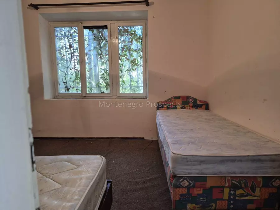 Kuca za renovaciju na odlicnoj lokaciji u ulcinju   600m od male plaze 40000 7