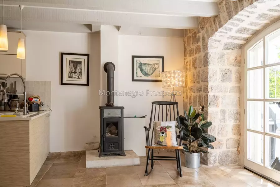 14168 lustica vila for sale 32.jpg