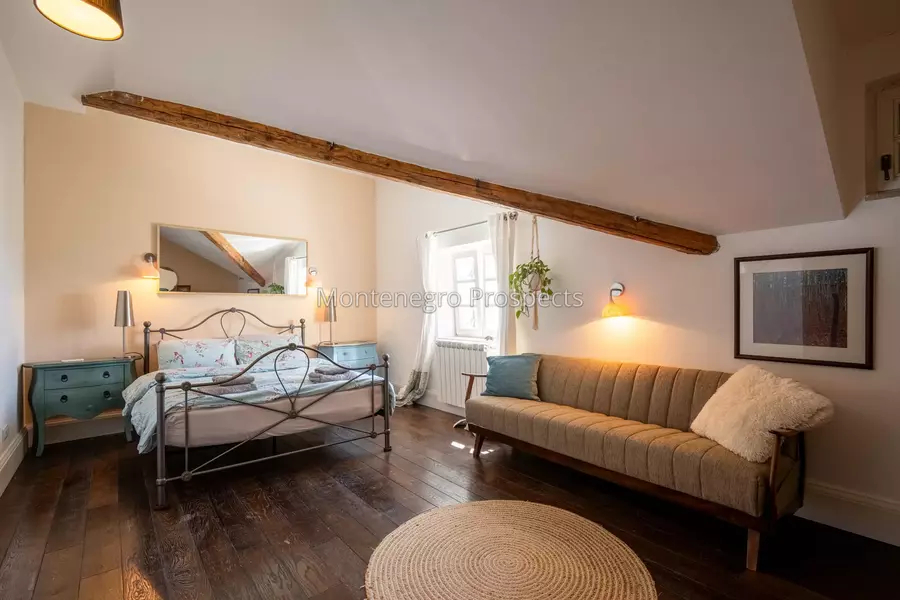 14168 lustica vila for sale 44.jpg