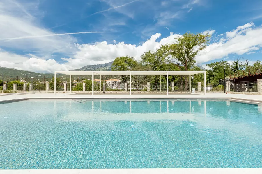 18028 riverside apartments 8