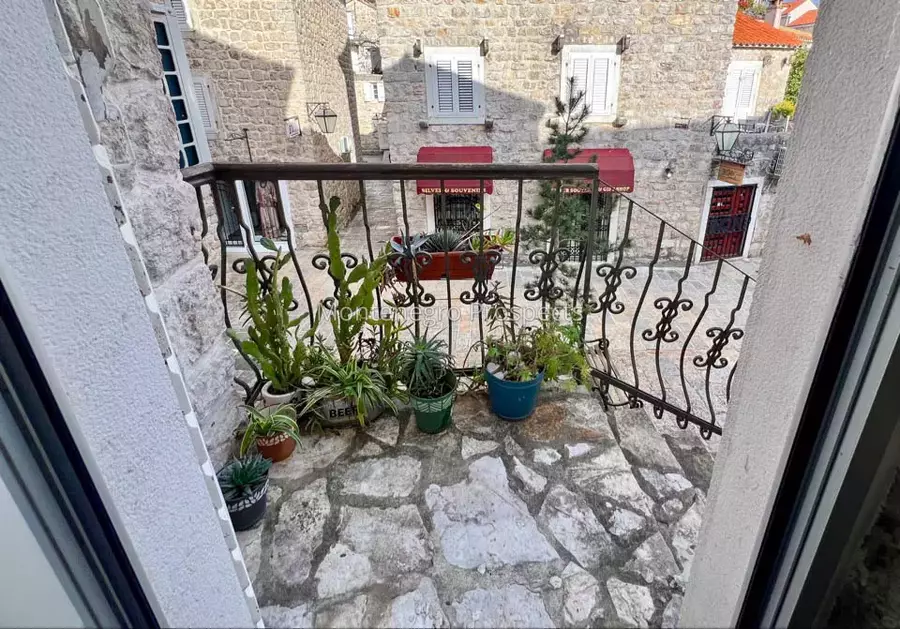 12749 budva old town 14.jpg