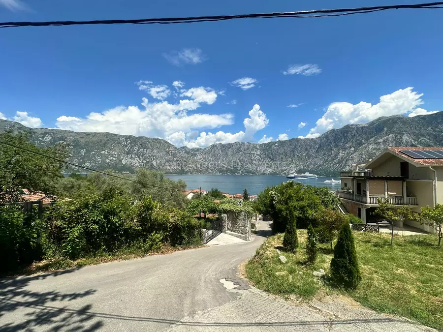 14189 house for renovation kotor 16