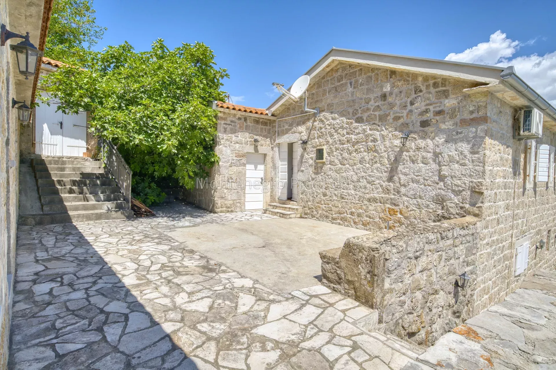 14111 villa in zabrde for sale 1 of 1 37.jpg